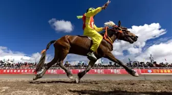 Tibet'te Geleneksel At Yarışı Festivali Başladı