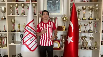 Ayvalıkgücü Belediyespor, Efe Sayhan'ı Transfer Etti