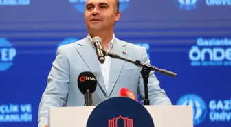 Bakan Kacır: Ay'a uzay aracı göndereceğiz