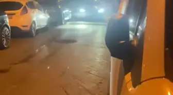 Alkollü Sürücü Beyoğlu'nda Dükkana Çarptı, Kaçtı