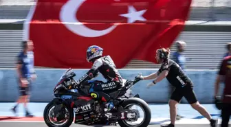 Milli motosikletçi Toprak Razgatlıoğlu, Fransa'da 2'de 2 yaptı