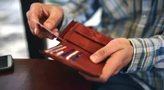 Öğrenciyken kaybettiği cüzdanını 51 yıl sonra buldu