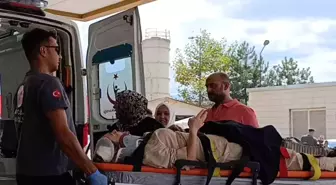 İnegöl'de Motosiklet ve Otomobil Çarpıştı: İki Yaralı