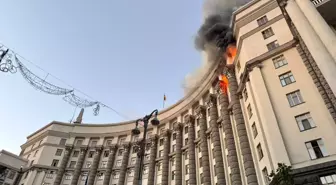 Rusya'nın Dron Saldırıları: Kiev Hükümet Bina ve Konutlar Vuruldu