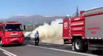 Otomobil Yangını: Gaziantep'te Motor Bölümünden Duman Yükseldi