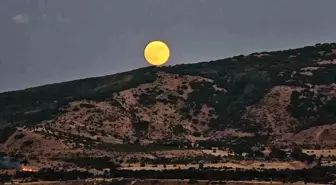 Tatvan'da Kanlı Ay Tutulması Görsel Şöleni