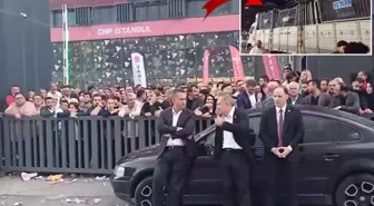 CHP İstanbul İl Binası önünde tansiyon yüksek! Yeni bariyerler getirildi