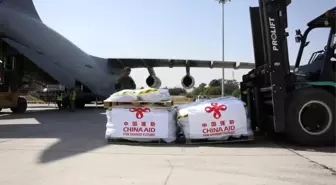 Çin, Afganistan'a Deprem Yardımı Gönderdi