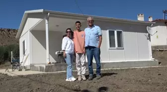 Eski manken Engin Koç, Sivas'taki köy evinde
