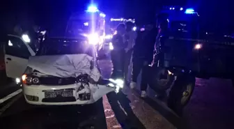 Kazada Traktör ile Otomobil Çarpıştı: 4 Yaralı