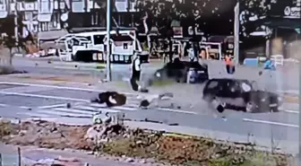 Sakarya'da Elektrikli Bisiklet ile Otomobil Çarpıştı: Anne Hayatını Kaybetti, Kızı Yaralandı