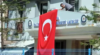 Saldırının olduğu sokak Türk bayraklarıyla donatıldı