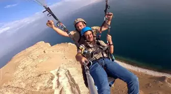 Erciş'te Yamaç Paraşütü Gösterisi: 'Terörsüz Türkiye' Vurgusu