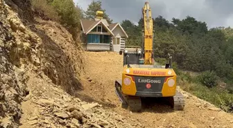 Yıkım kararı gelen evini karadan yürüterek yürüterek kaçırdı