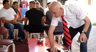 30 Yıldır Kravatlı Çaycı: Adem Yıldırım'ın Titiz Hizmeti
