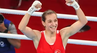 Buse Naz Çakıroğlu, Dünya Boks Şampiyonası'nda çeyrek finale yükseldi