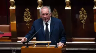 Fransa'da Başbakan François Bayrou Hükümeti Güvenoyu Alamayarak Düştü