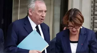 Fransa'da hükümet neden düştü? Fransa demokrasisi hangi yöne evriliyor?
