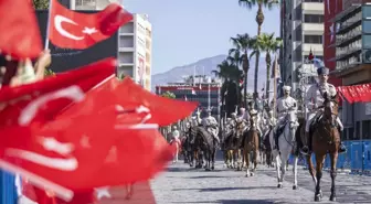 İzmir'in Kurtuluşu Bayrak Töreni ile Kutlandı