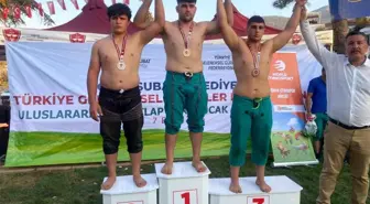 Erzincanlı Sporcular Uluslararası Karakucak Güreşleri'nde Ödül Aldı