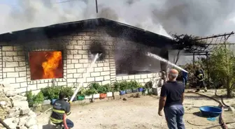 Hatay'da Tek Katlı Müstakil Evde Yangın Çıktı