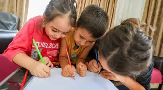 Türk Kızılay, Deprem Bölgesindeki Öğrencilere Eğitim Desteği Sağlıyor