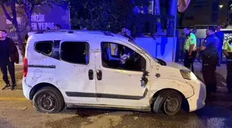 Denizli'de Alkolle Kaza Yapan Otomobil, Kaldırıma Çarptı: 4 Yaralı