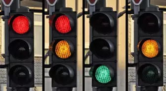 Trafik ışıkları kökünden değişiyor, yeni dijital ekranlar ekleniyor