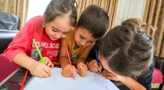 Türk Kızılay, Depremzedelere Eğitim Desteği Sağlıyor