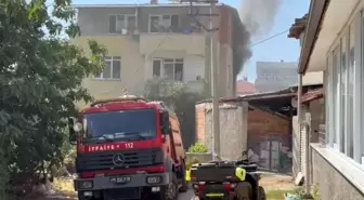 İznik'te Yangında Balkona Mahsur Kalan Yaşlı Kadın Kurtarıldı