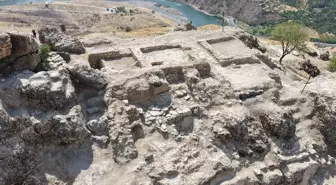 3 bin yıllık tarihi kaleden Osmanlı karakolu çıktı