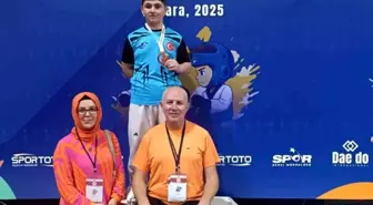 Düzceli Taekwondo Sporcusu Ahmet Selim Uras Türkiye Üçüncüsü Oldu