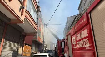 Avcılar'da Çatı Katında Yangın Çıktı, 4 Bina Hasar Gördü