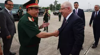 Milli Savunma Bakanı Yaşar Güler, Vietnam'da