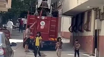 Tekirdağ'da Apartmanda Yangın Çıktı, İtfaiye Ekipleri Müdahale Etti