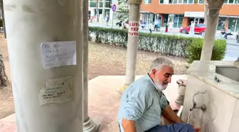 Eskişehir'de Şadırvanda Unutulan Protez Dişler İçin Camiye Asılan Duyuru Dikkat Çekti