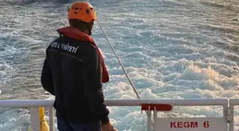 Çanakkale Boğazı'nda Makine Arızası Yaşayan Tekne Kurtarıldı