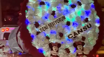 Konya'da Trafikte Yapay Çiçek Buketi Taşıyan Çekici Şaşırttı