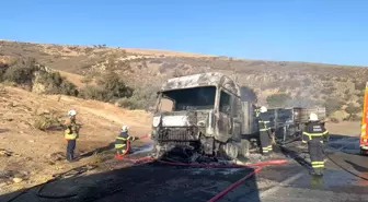 Hatay'da Seyir Halindeki Tır Alev Aldı