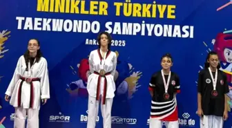 Zişan Koparan Türkiye Minikler Taekwondo Şampiyonası'nda Altın Madalya Kazandı