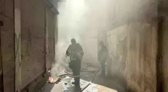 Diyarbakır'da Ayakkabı Deposunda Yangın