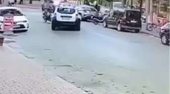 Bursa'da Motosiklet ve Otomobil Çarpıştı: Sürücü Ağır Yaralı