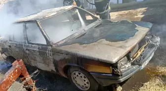 Isparta'da Seyir Halindeki Otomobil Alev Alev Yandı