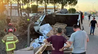 Balıkesir'de Trafik Kazası: Sürücü Araç Altında Sıkıştı