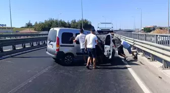 Antalya'da Yarış Sonrası Kaza: Sürücü Bariyerlere Çarptı