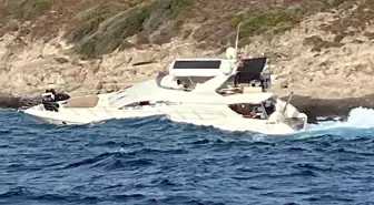 Bodrum'da Arıza Yapan Motoryat Karaya Vurdu