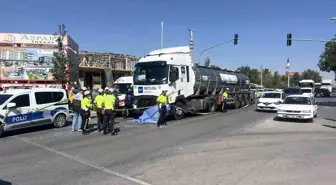 Konya'da Tırın Çarptığı Anne Hayatını Kaybetti, Kızı Yaralandı