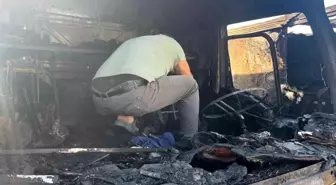 İzmir'de Tır Garajında Yangın: 32 Bin TL Emanet Para Yandı