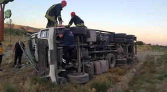 Konya'da Kamyon Devrildi: 2 Yaralı