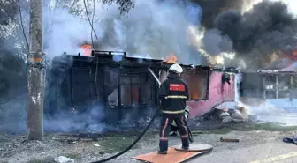 Sakarya'da İki Grup Arasında Kavga: 4 Ev Alev Alev, 2 Çocuk Yaralı